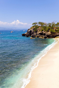 沙质海岸和岩石。巴厘岛。印度尼西亚