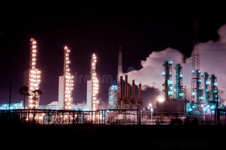冬夜炼油厂图片