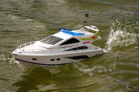 电动遥控船照片