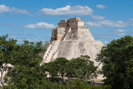 玛雅金字塔。乌克斯马尔，墨西哥人