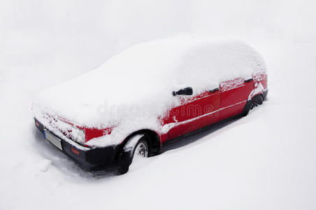 雪地红车