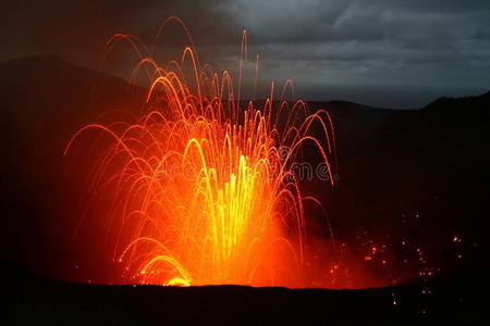 南太平洋瓦努阿图火山爆发图片