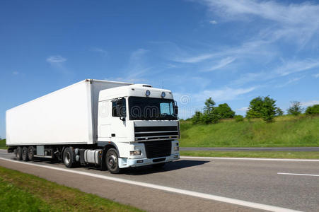 白色卡车图片大全
