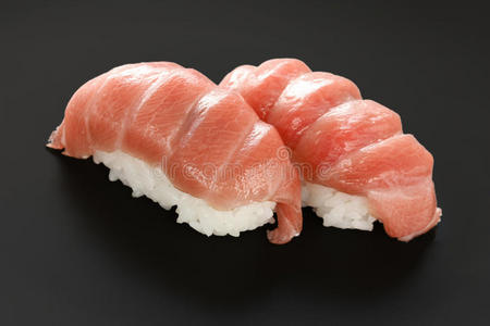 twu奥托罗金枪鱼寿司，日本料理