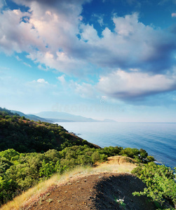 山海交融的夏季景观