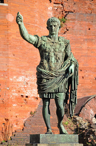罗马皇帝奥古斯托雕像图片