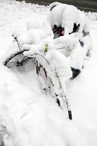 雪地里的自行车