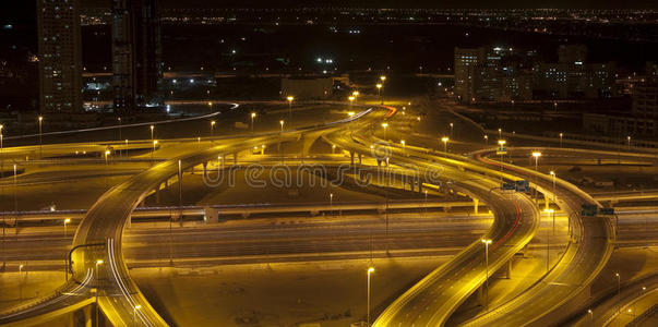 夜间道路