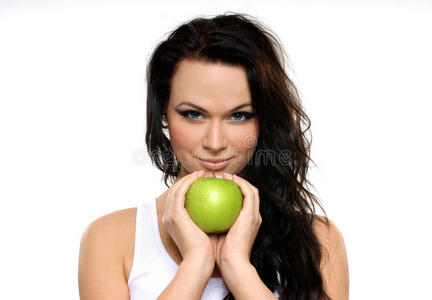 一个拿着青苹果的黑发年轻女子的画像