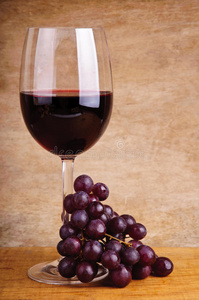 红酒和葡萄图片