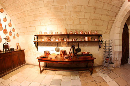 法国切农索城堡的中世纪厨房照片