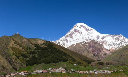 格格蒂三一教堂和卡兹贝克山。格鲁吉亚。