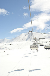 山腰滑雪升降机