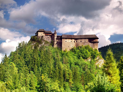 斯洛伐克著名的奥拉瓦城堡