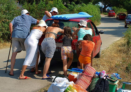 行李 袋子 比基尼 开车 小孩 海滩 儿童 家庭 汽车 祖父