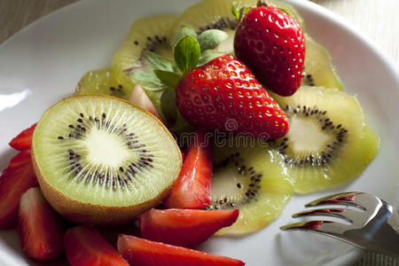 草莓奇异果图片
