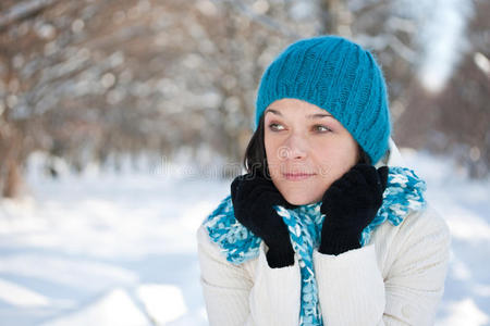 雪地里的女人