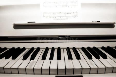 钢琴键。