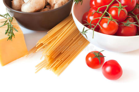 意大利面西红柿奶酪和蘑菇