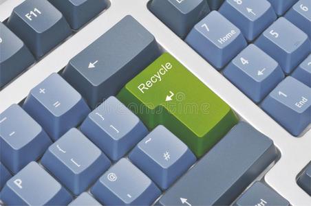带绿色回收按钮的电脑键盘