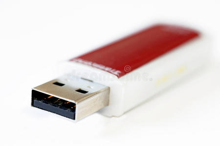 白色背景的usb pendrive