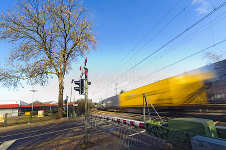 荷兰铁路与公路交叉图片