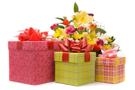 华丽的花束和礼品盒