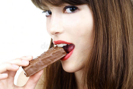 吃巧克力的女人摄影棚