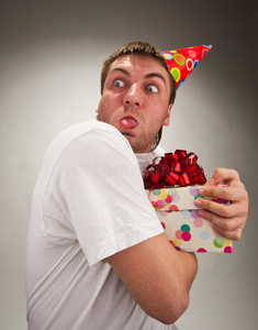 搞笑生日男扮鬼脸照片