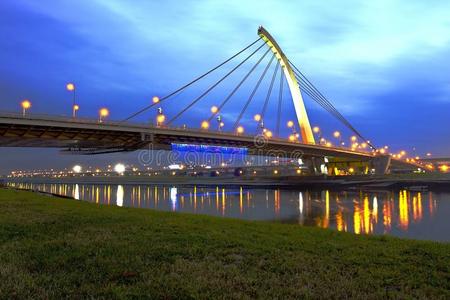 台北大池桥夜景