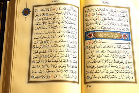 创世记1圣经经文古兰经古兰经复古盒穆斯林人阅读古兰经  的书古兰经