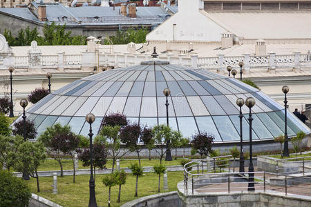 基辅独立广场上的玻璃穹顶照片