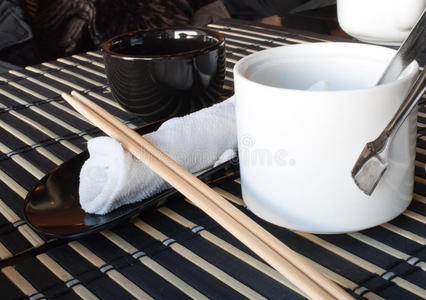 寿司店的毛巾筷子。