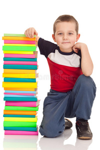学龄前儿童和大书堆
