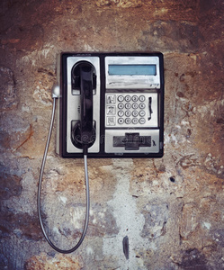 损坏的旧电话