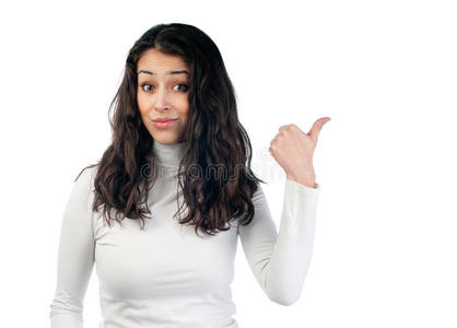 多疑多疑的年轻女子照片