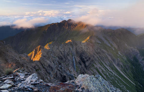 玉山南峰在黎明。