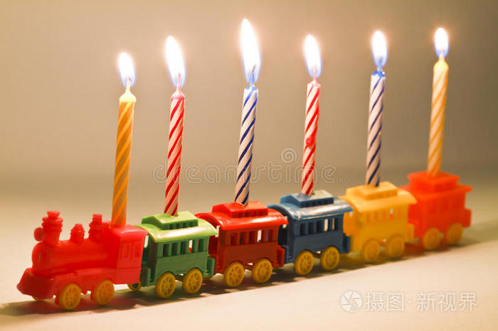 玩具火车和生日蜡烛