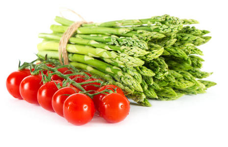 蔬菜。芦笋和西红柿