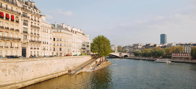 塞纳河码头。巴黎