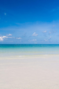 泰国美丽的海滩和蓝天