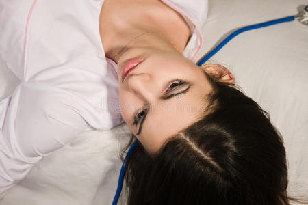 死气沉沉的女图片