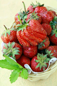 新鲜成熟的有机草莓