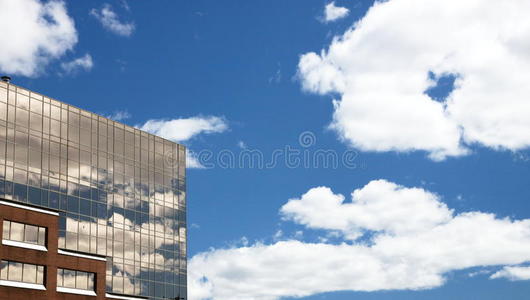 办公楼与蓝天