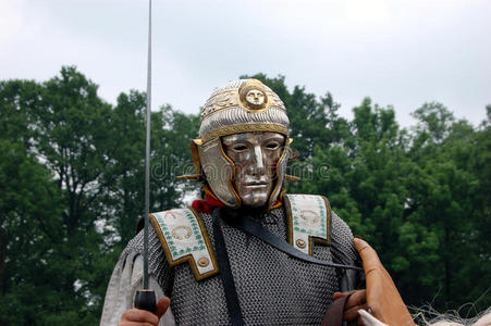 带阅兵面具的罗马军团士兵摄影图