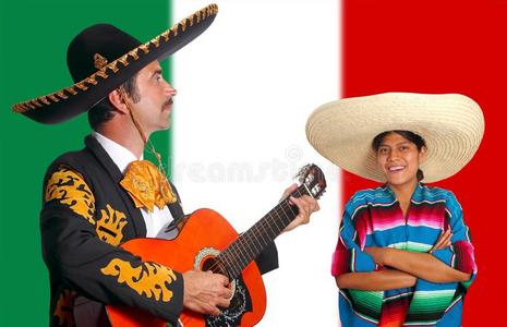 墨西哥玛丽亚奇查罗男子和墨西哥女孩披风