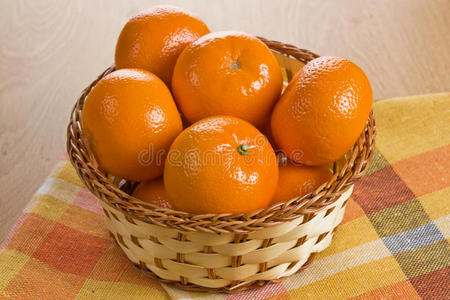 柳条筐鲜橘图片