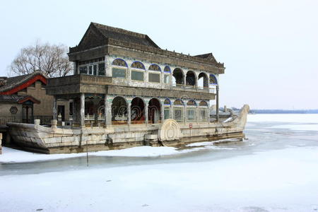 颐和园石船雪景