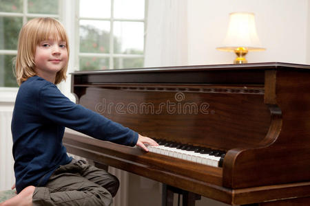 弹钢琴音乐，儿童乐器