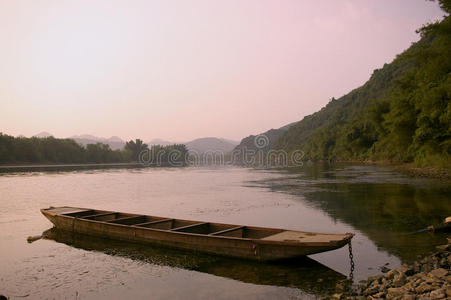 阳朔夕阳山渡船